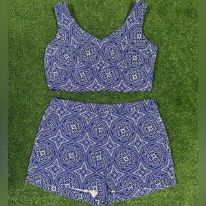 Forever 21 Blue Geometric Crop Top